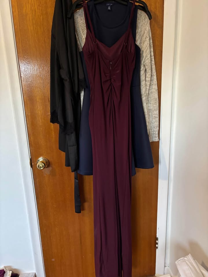Burgundy gown from Le Chateau - photo 2