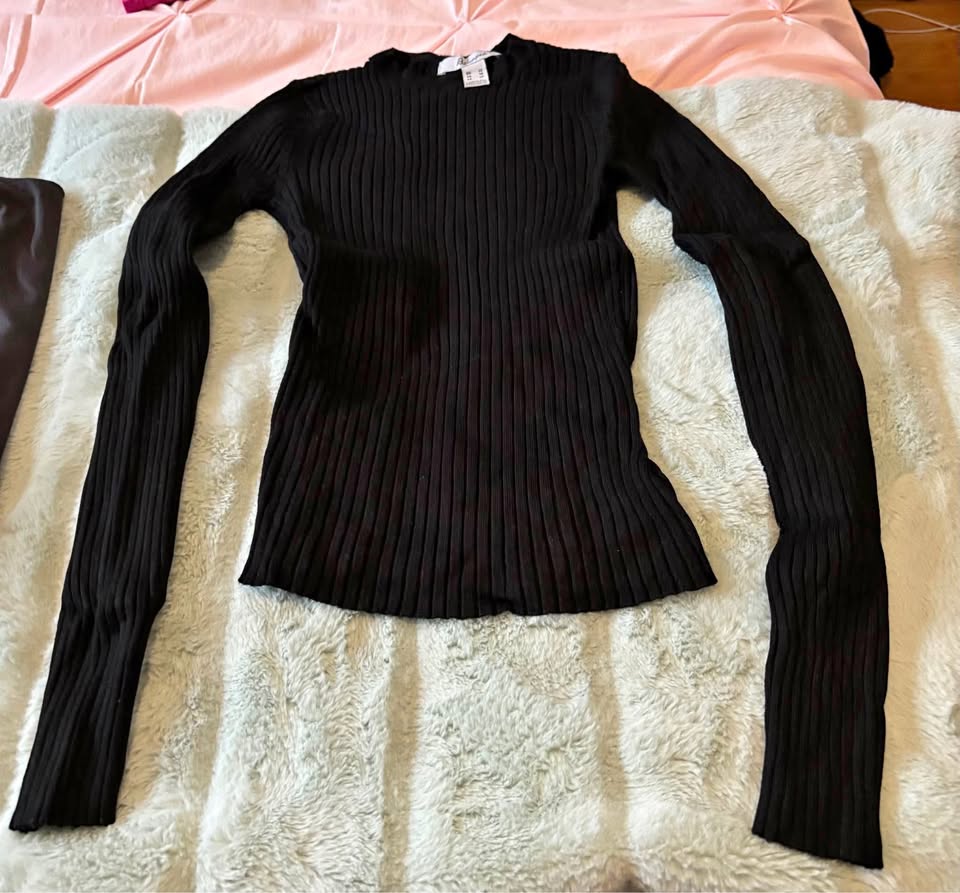 Black Ribbed crewneck sweater