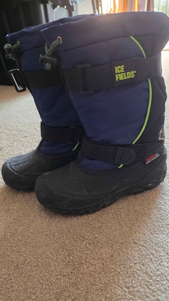 Euc youth siz 5 winter boots - photo 2