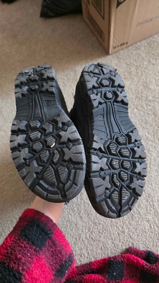 Euc youth siz 5 winter boots - photo 3