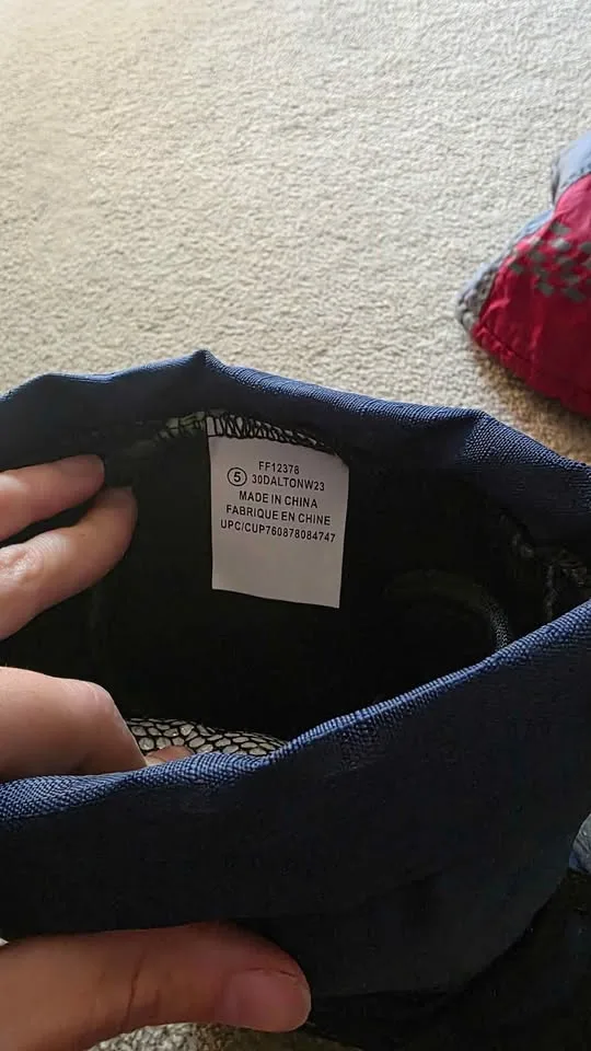 Euc youth siz 5 winter boots image indicator(4)