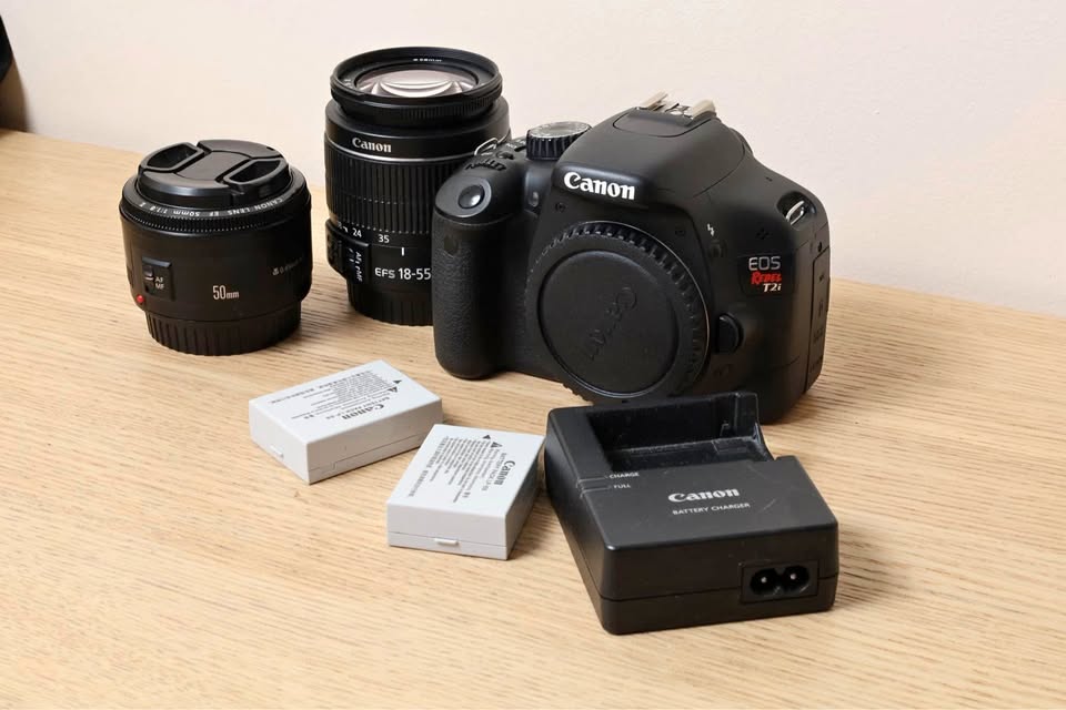 Canon Rebel T2i with Canon 18-55mm + Extras
