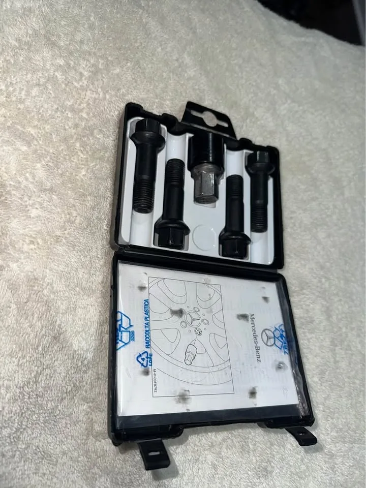 Mercedes Benz Wheel Locks image indicator(3)