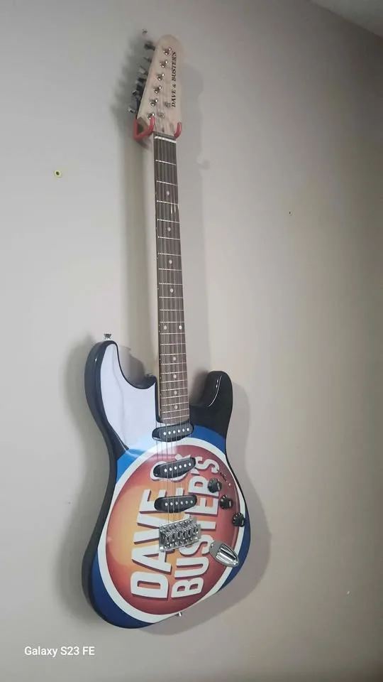 Dave and Busters Electric Guitar , Working image indicator(3)