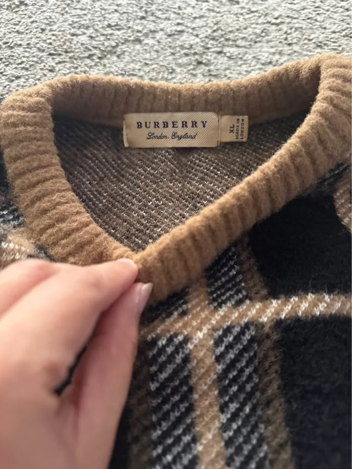 Burberry Sweater image indicator(4)
