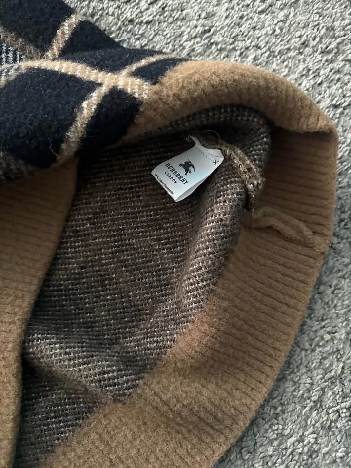 Burberry Sweater image indicator(5)
