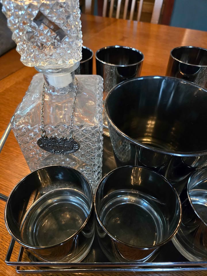 Vintage MCM Dorothy Thorpe style Bar set - photo 2