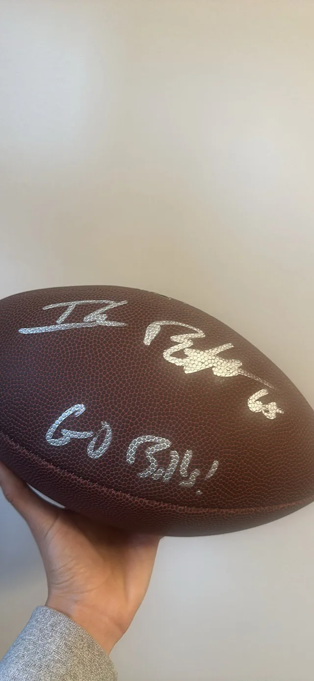 Signed footballs image indicator(5)