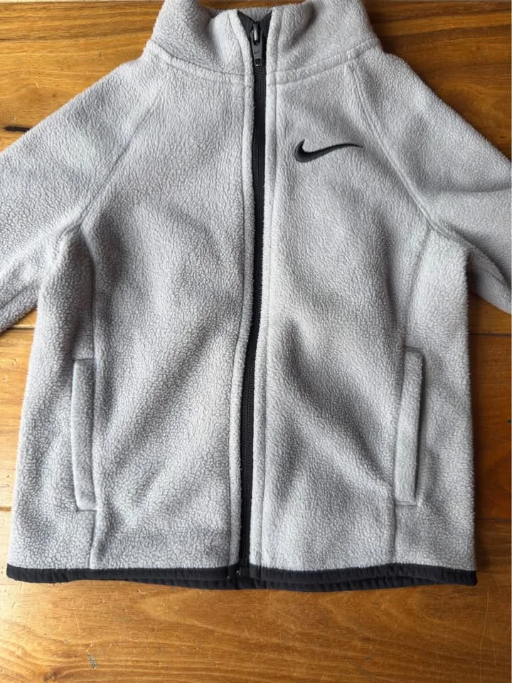 Boys Nike Fleece Zip Up SIZE 4T image indicator(2)
