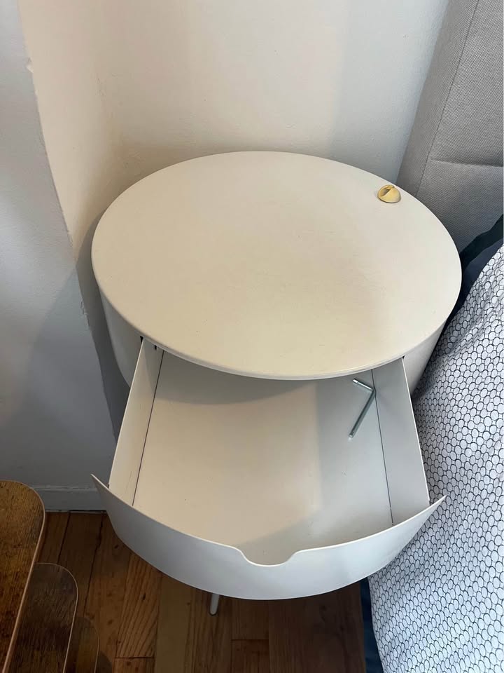 White metal nightstand - photo 2