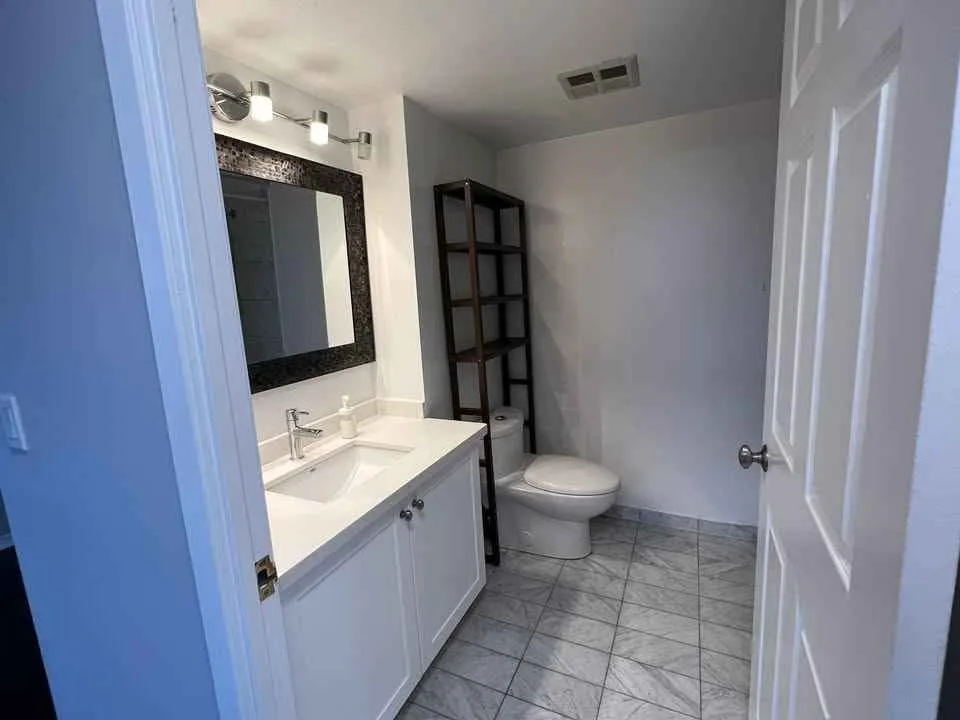 1 Bedroom plus Den unit image indicator(7)