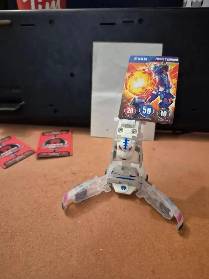 Mecard Crang Deluxe Mecardimal Figure, White image indicator(2)