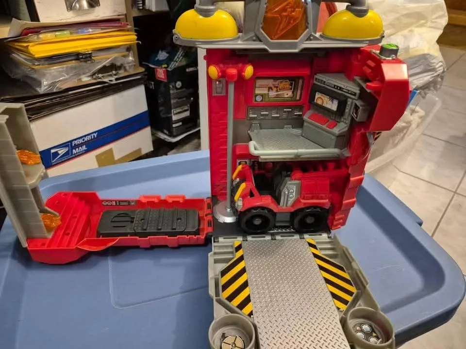 PLAYSKOOL Action Heroes backpack playset image indicator(2)