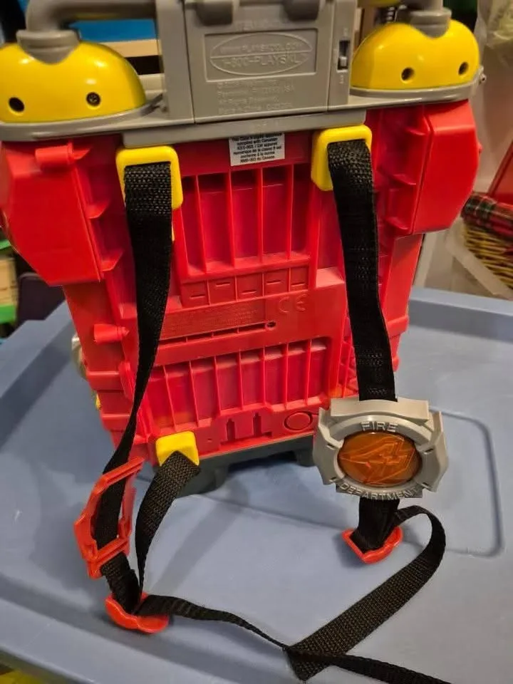 PLAYSKOOL Action Heroes backpack playset image indicator(3)