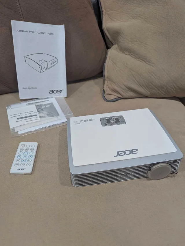 Acer K330 LED projector thumbnail