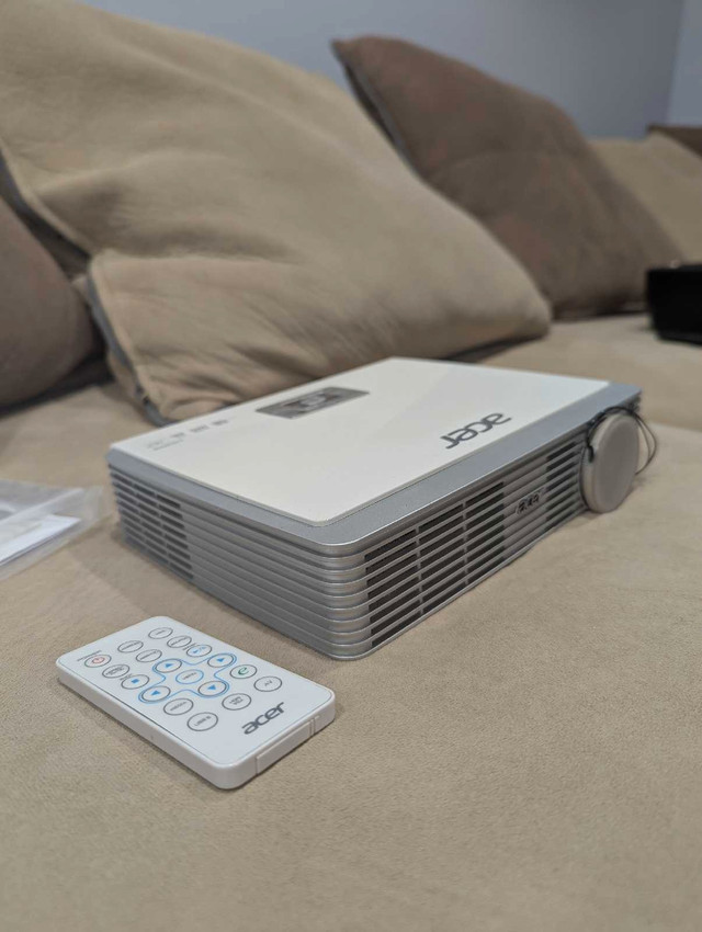 Acer K330 LED projector - photo 2