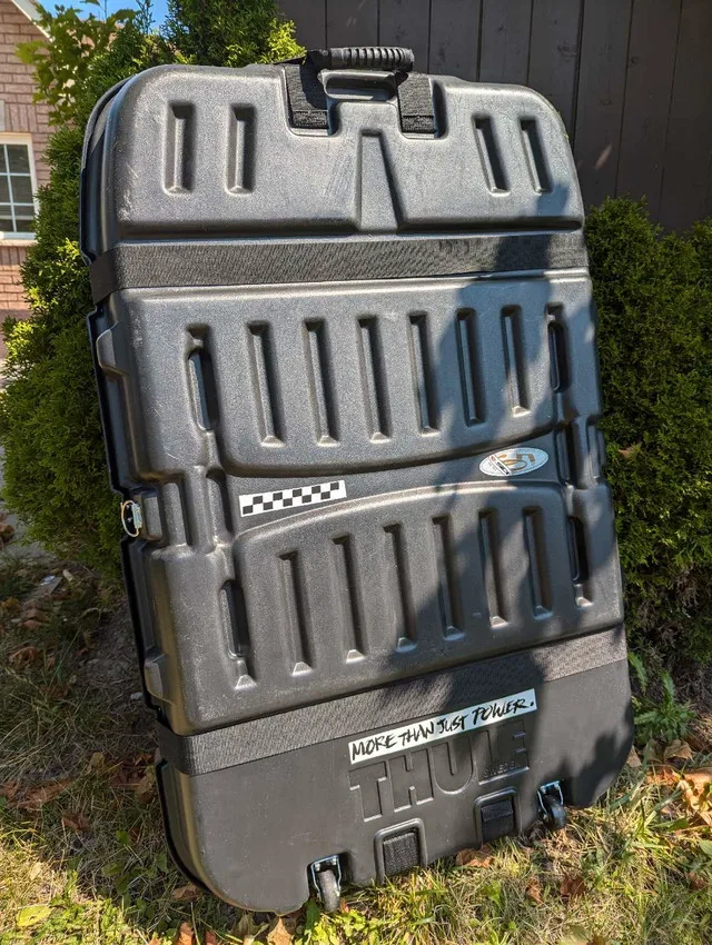 Thule hard case bike bag rental image indicator(2)