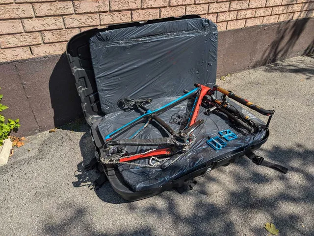 Thule hard case bike bag rental image indicator(6)