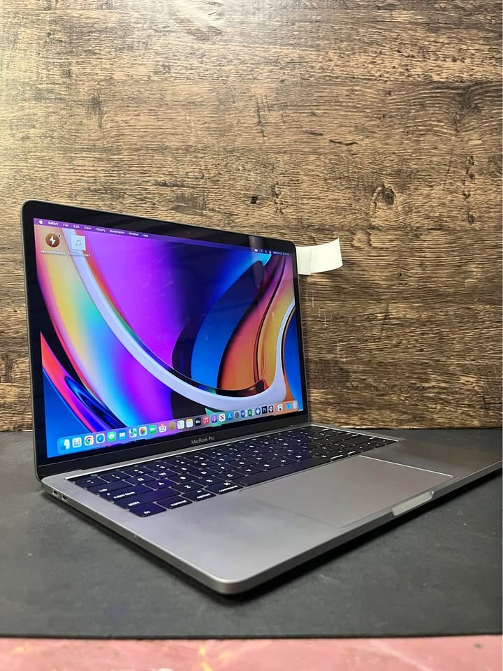 MacBook Pro 3.3Ghz i7 16GB 256GB SSD