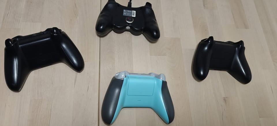 Xbox Controllers – For Parts or Repair – $10 Each / $30 for Lot - photo 2