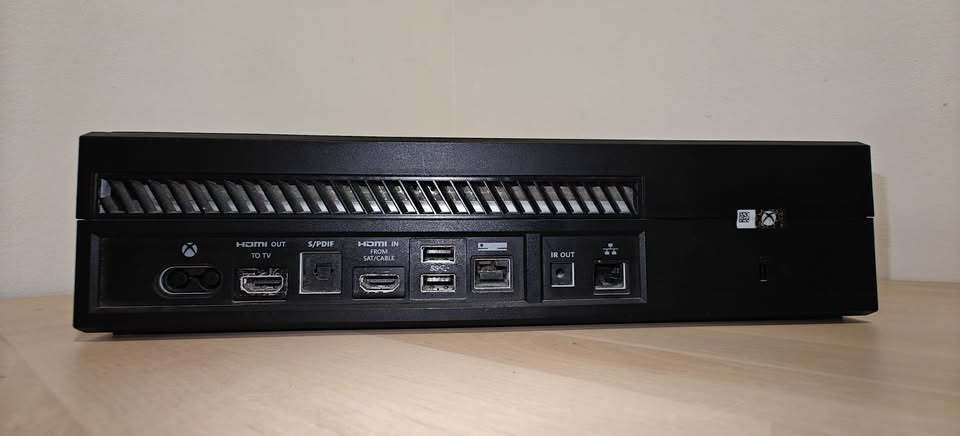 Xbox One (Model 1540) – 500GB – Good Condition - photo 3