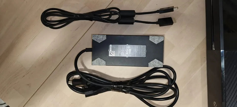 Xbox One (Model 1540) – 500GB – Good Condition image indicator(6)