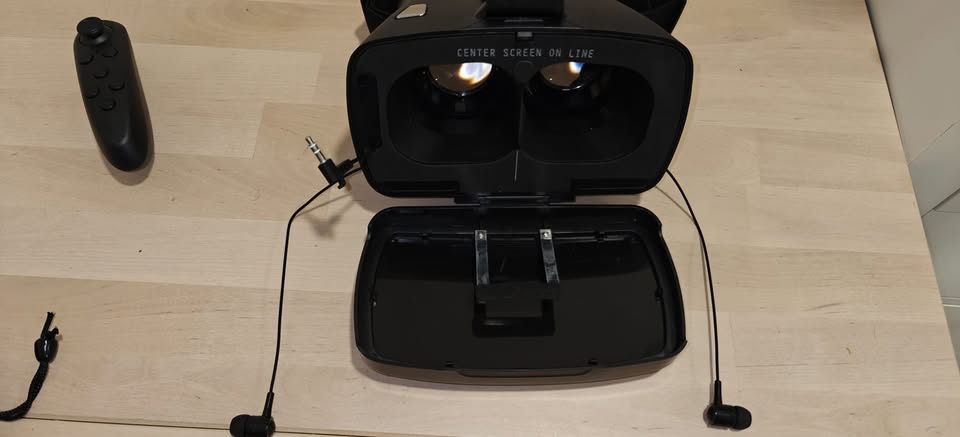 Dream Vision by Tzumi VR Headset – Like New - photo 4