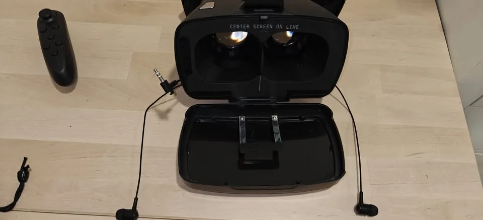 Dream Vision by Tzumi VR Headset – Like New image indicator(4)