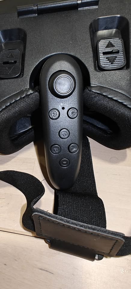 Dream Vision by Tzumi VR Headset – Like New - photo 5