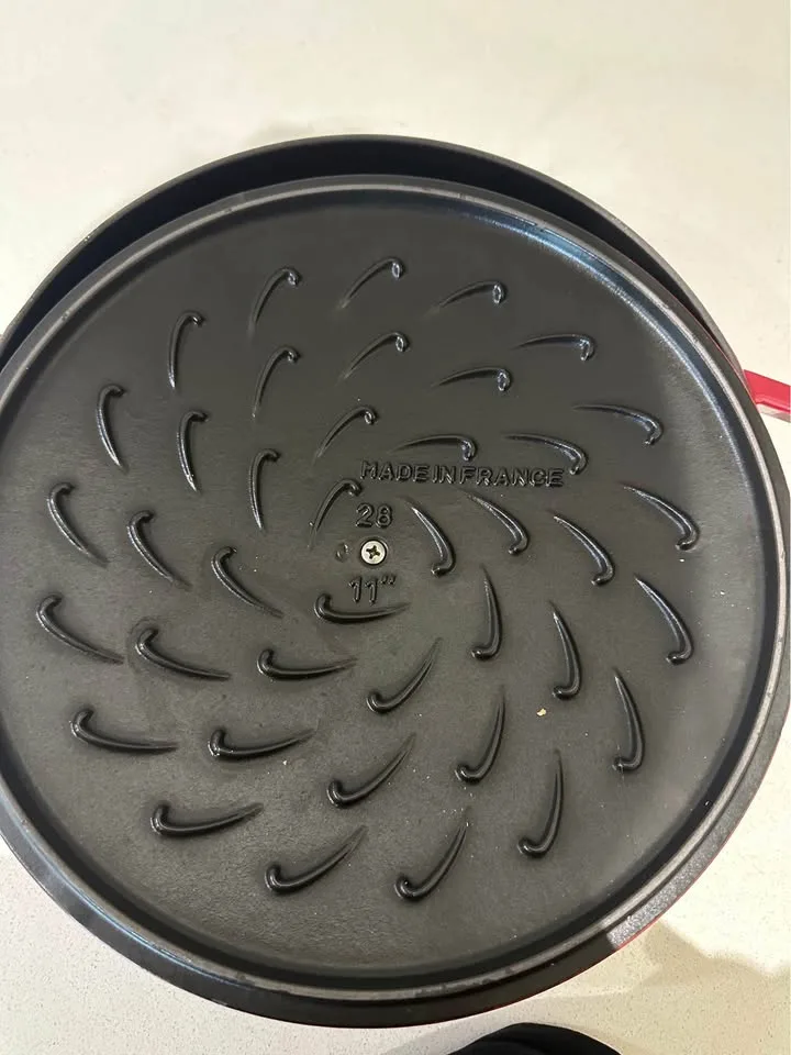 Staub Cast Iron Braiser 28 *MARKHAM* image indicator(2)