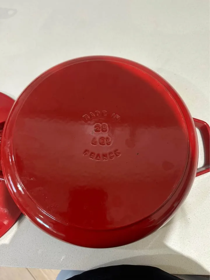 Staub Cast Iron Braiser 28 *MARKHAM* image indicator(3)