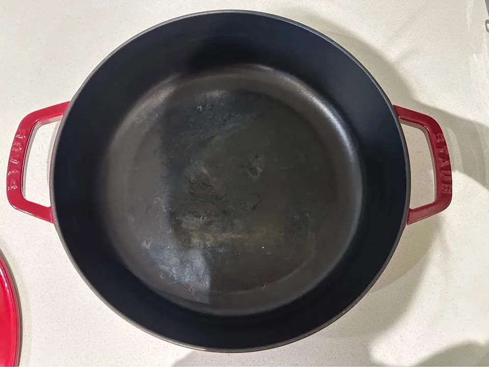 Staub Cast Iron Braiser 28 *MARKHAM* image indicator(4)