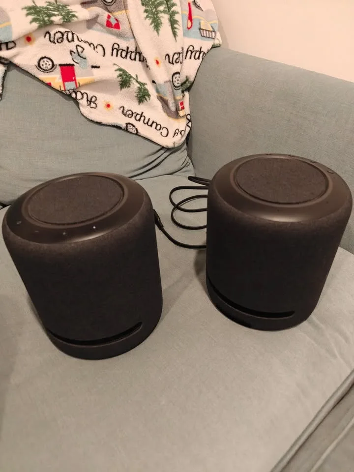 Amazon Echo Studio image indicator(3)