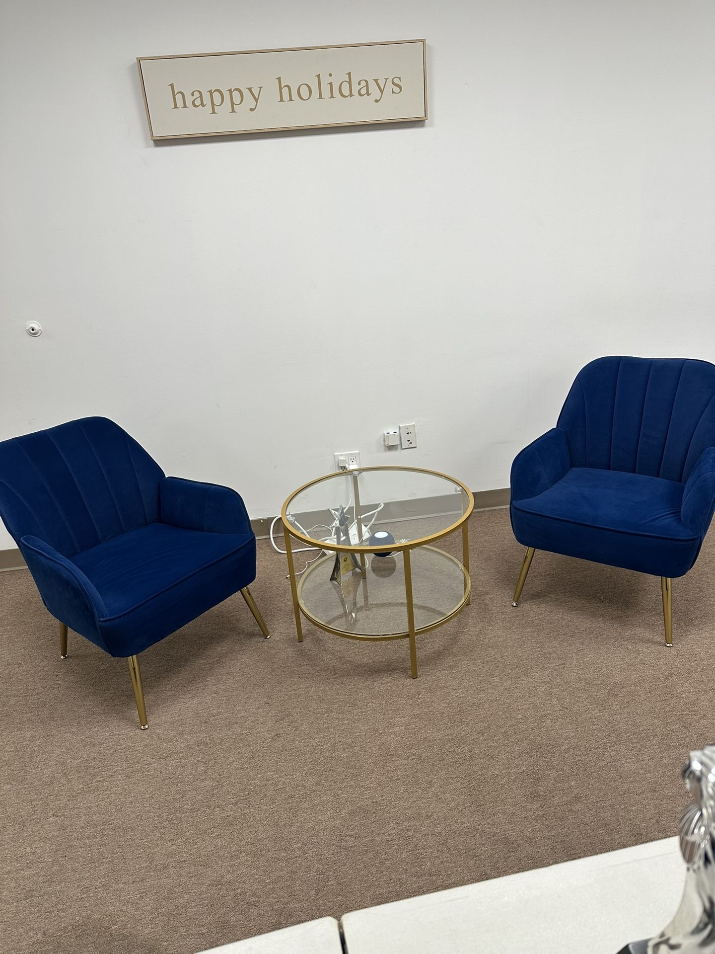 Set de sala elegante — 2 sillones + mesa de centro dorada