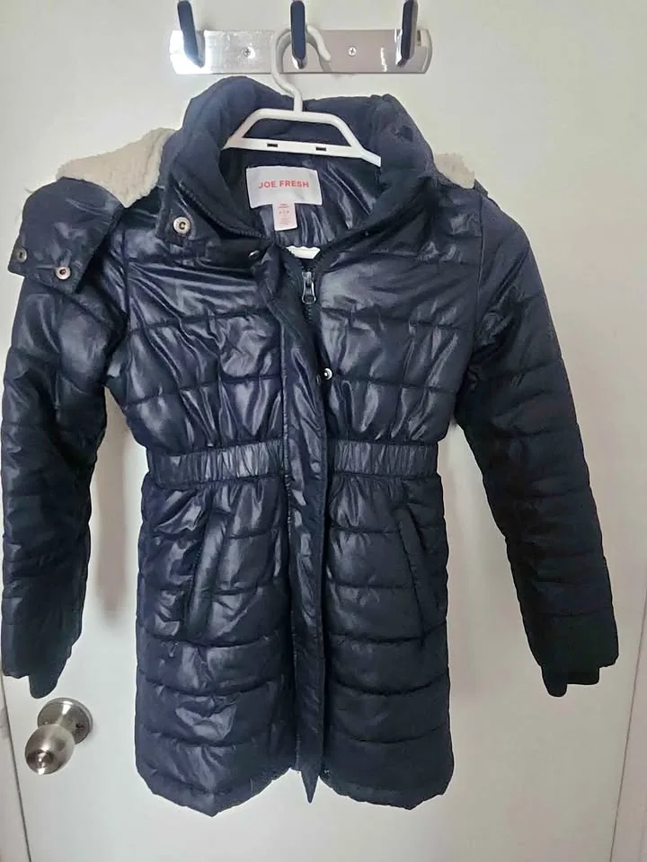 🧥 Joe Fresh Navy Puffer Winter Coat – Kids Size 5/6 🧥 thumbnail