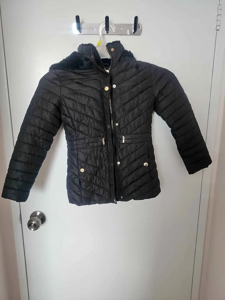 🖤 Warm Black Quilted Winter Jacket – Girls Size 5/6 🖤 thumbnail