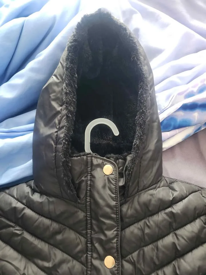 🖤 Warm Black Quilted Winter Jacket – Girls Size 5/6 🖤 image indicator(4)