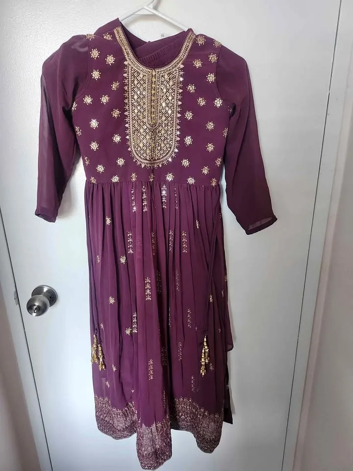 Girls’ Traditional 3-Piece Outfit – Size 30 thumbnail