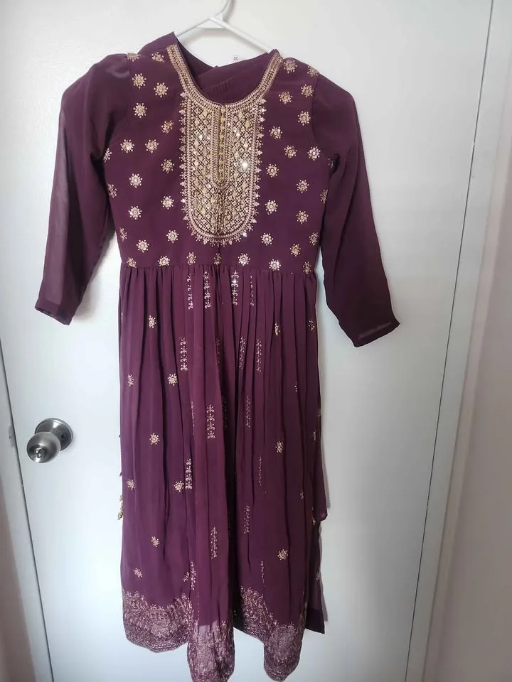 Girls’ Traditional 3-Piece Outfit – Size 30 image indicator(8)