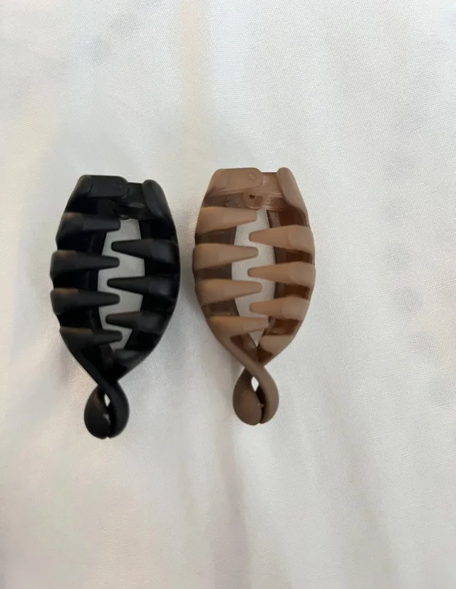 Set of 2 Matte Hair Claws image indicator(2)