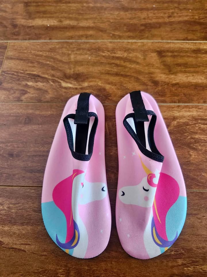 🦄 Pink Unicorn Water Shoes – Girls Size 2/3 🦄