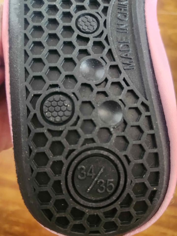 🦄 Pink Unicorn Water Shoes – Girls Size 2/3 🦄 - photo 3