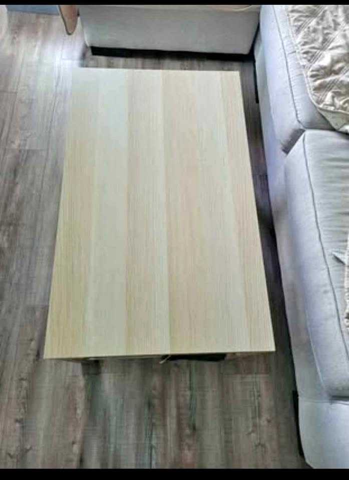 Selling coffee table - like new