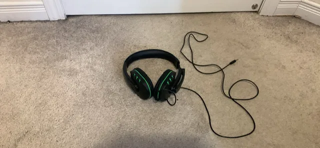 Xbox one headset thumbnail