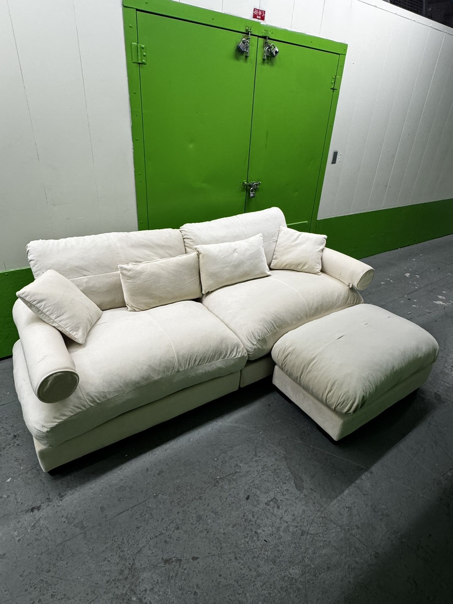 Comfortable Upholstered Velvet Sofa Set - FREE DELIVERY - photo 2