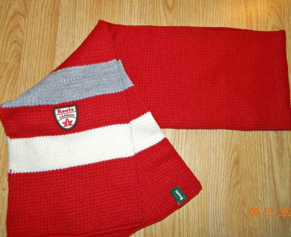 ROOTS KNIT SCARF...EUC...