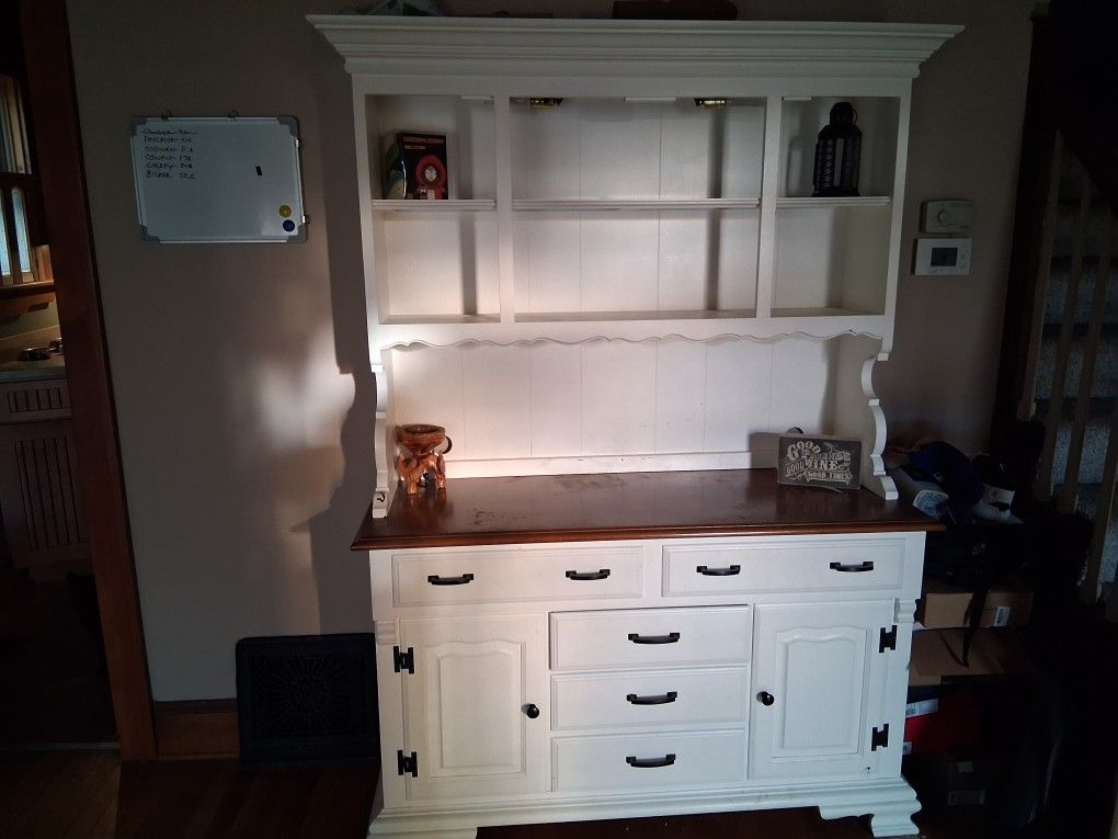 Nice Dining Room Cabinet With Lighting