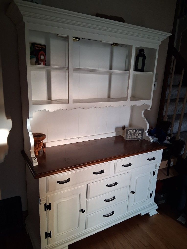 Nice Dining Room Cabinet With Lighting - photo 4