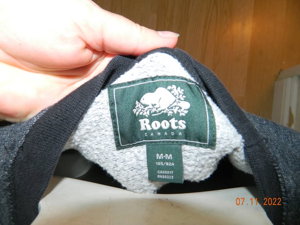 WOMENS ROOTS CREW with pockets...size M...EUC - photo 3