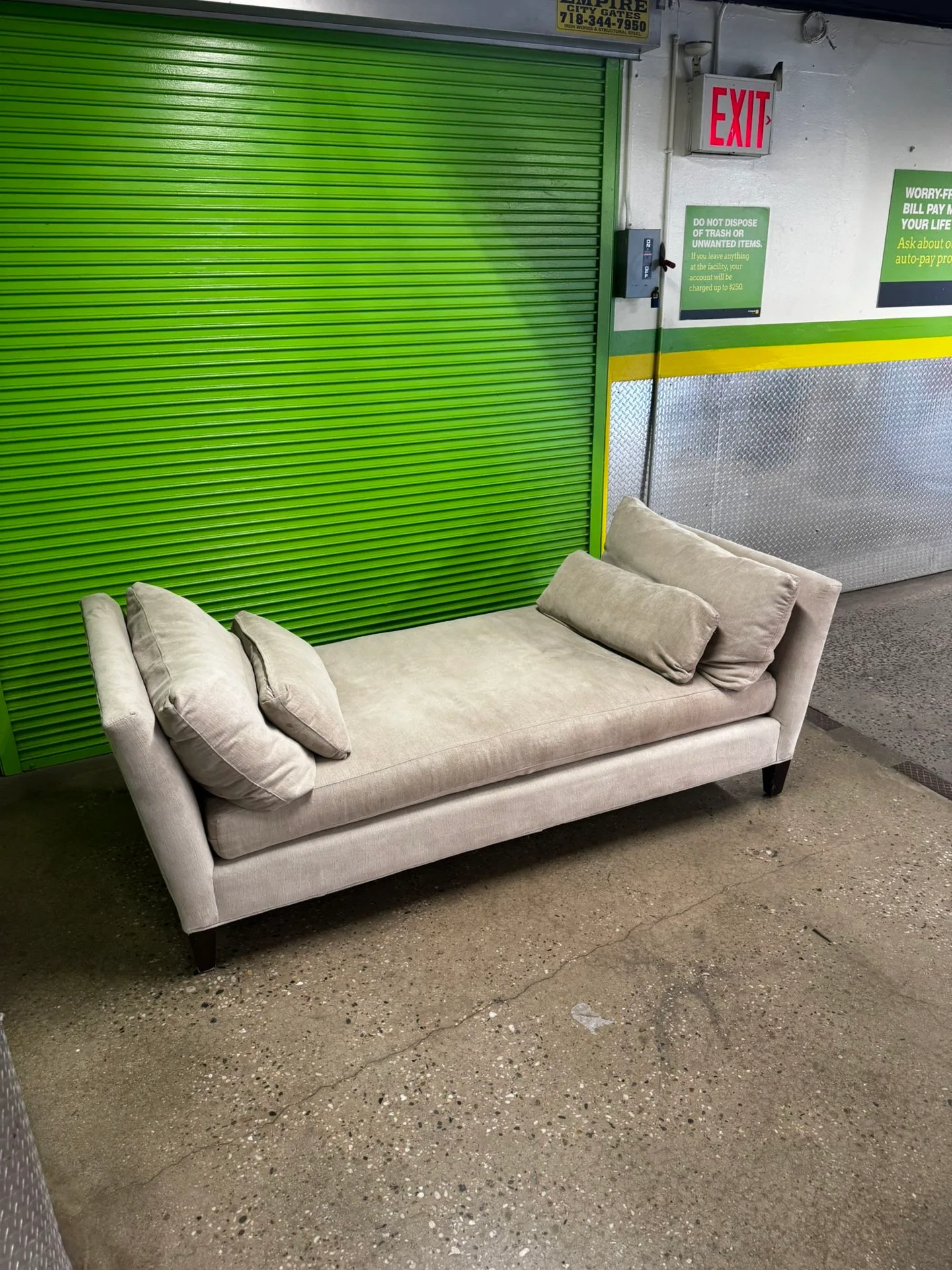 Crate & Barrel Marlowe Daybed - FREE DELIVERY image indicator(2)